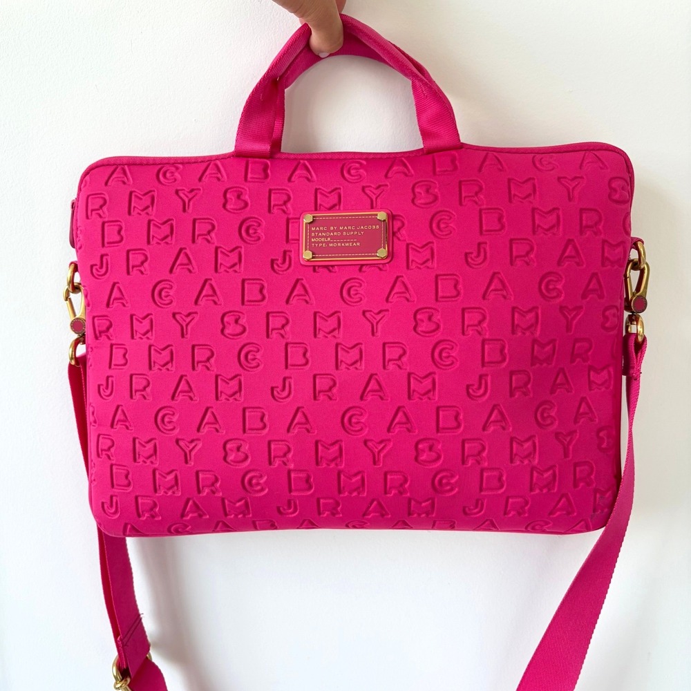 Marc by Marc Jacobs Jumbled Logo Neoprene Laptop Bag Hot Pink Gold Hardware - Picture 3 of 11